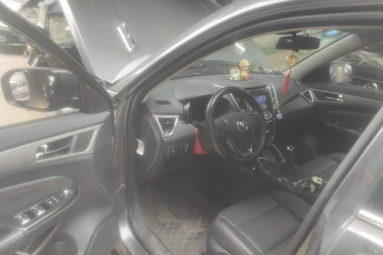 Used CHANGAN CS75 2017 Shangkui Edition 1.5T Manual Fengxiang Model Driver Seat