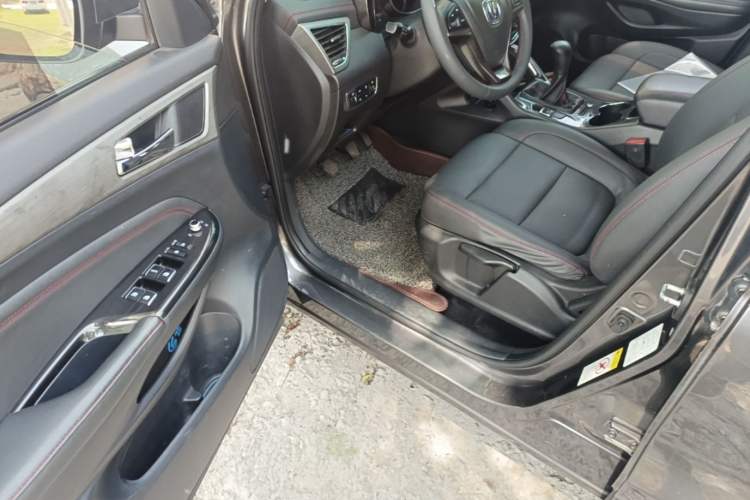 Used CHANGAN CS75 2017 Shangkui Edition 1.5T Manual Fengxiang Model Driver Seat