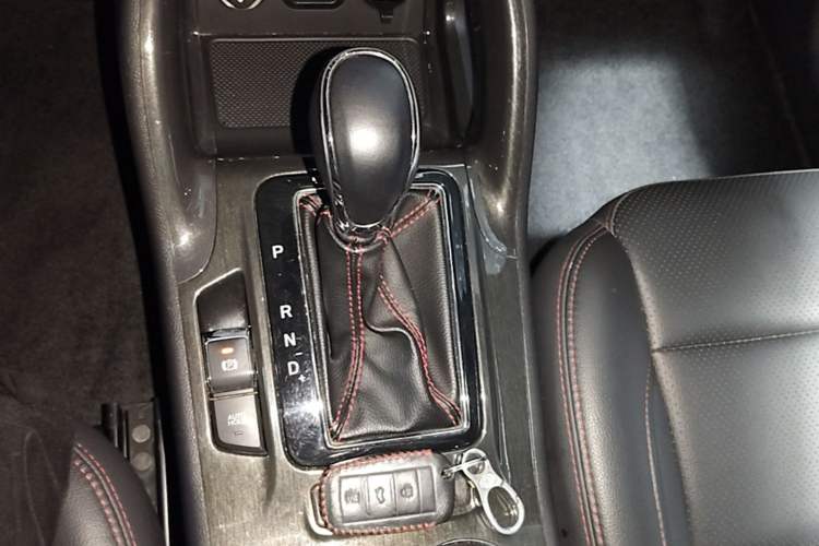 Used CHANGAN CS75 2017 Shangkui Edition 1.5T Automatic Fengyue Model Gear Lever