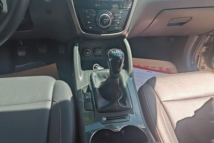 Used CHANGAN CS75 2017 Shangku Edition 1.5T Manual ZhiXiang Model Gear Lever
