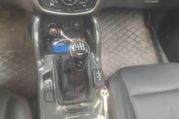 Used CHANGAN CS75 2017 Shangkui Edition 1.5T Manual Fengxiang Model Gear Lever