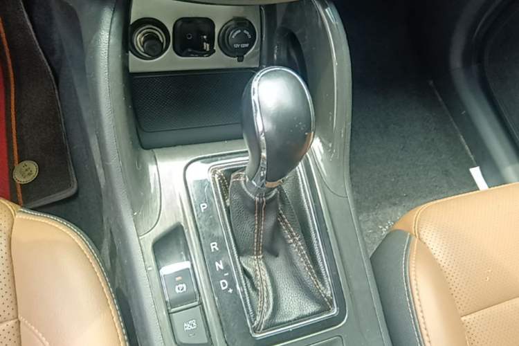Used CHANGAN CS75 2017 Shangkui Edition 1.5T Automatic Fengyue Model Gear Lever