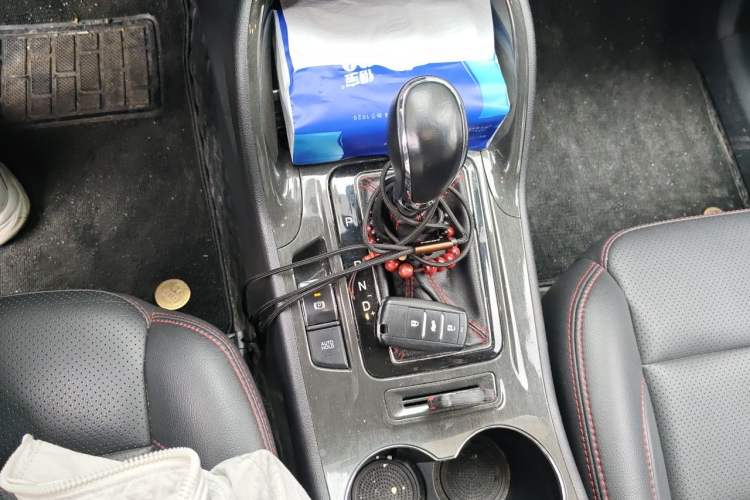 Used CHANGAN CS75 2017 Shangkui Edition 1.5T Automatic Fengxiang Model Gear Lever