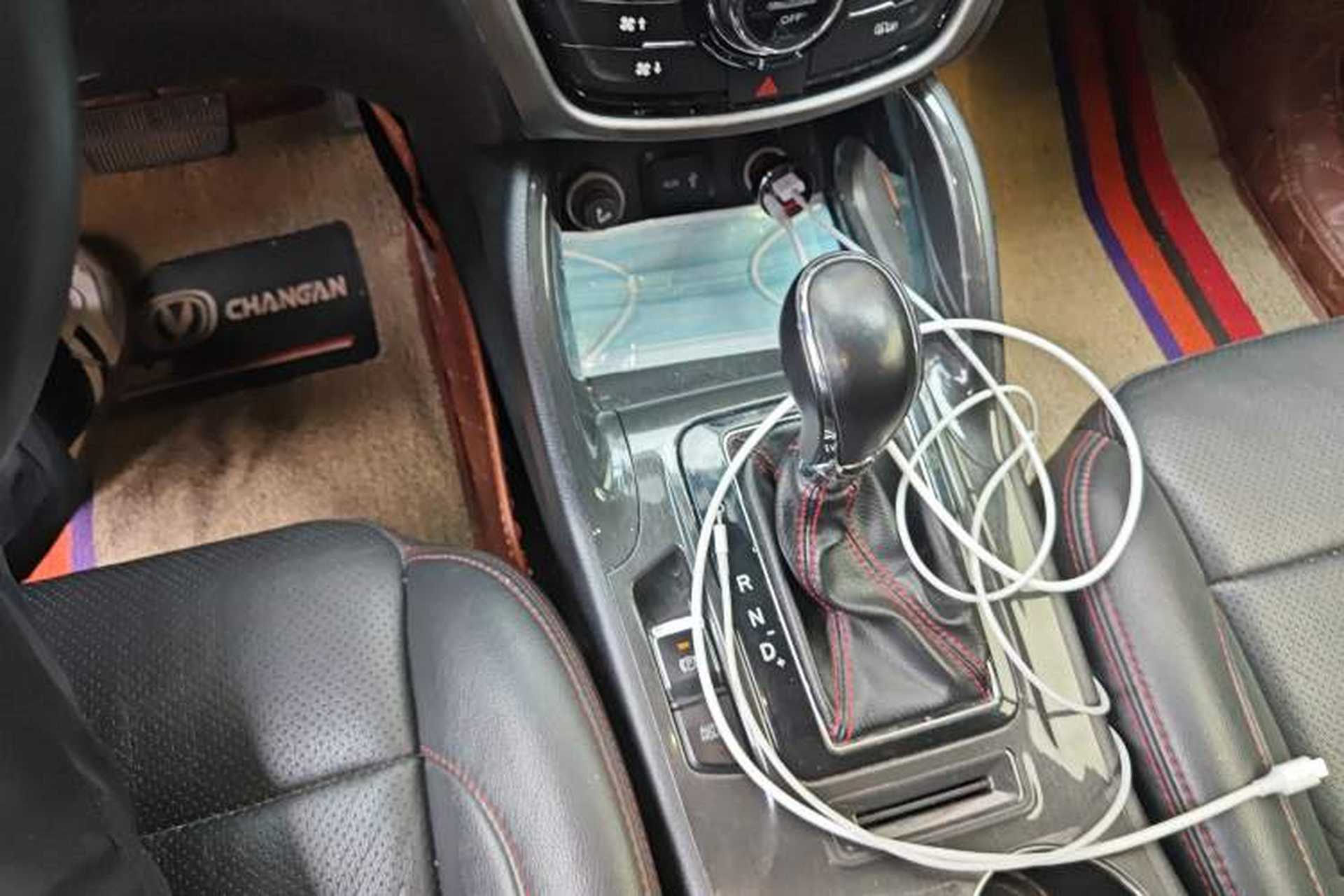 Used CHANGAN CS75 2017 Shangkui Edition 1.5T Automatic Fengxiang Model Gear Lever