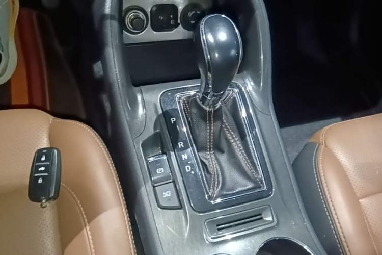 Used CHANGAN CS75 2017 Shangkui Edition 1.5T Automatic Fengyue Model Gear Lever
