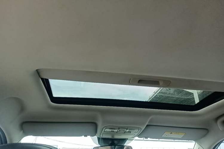 Used CHANGAN CS75 2017 Shangkui Edition 1.5T Automatic Fengyue Model Headliner