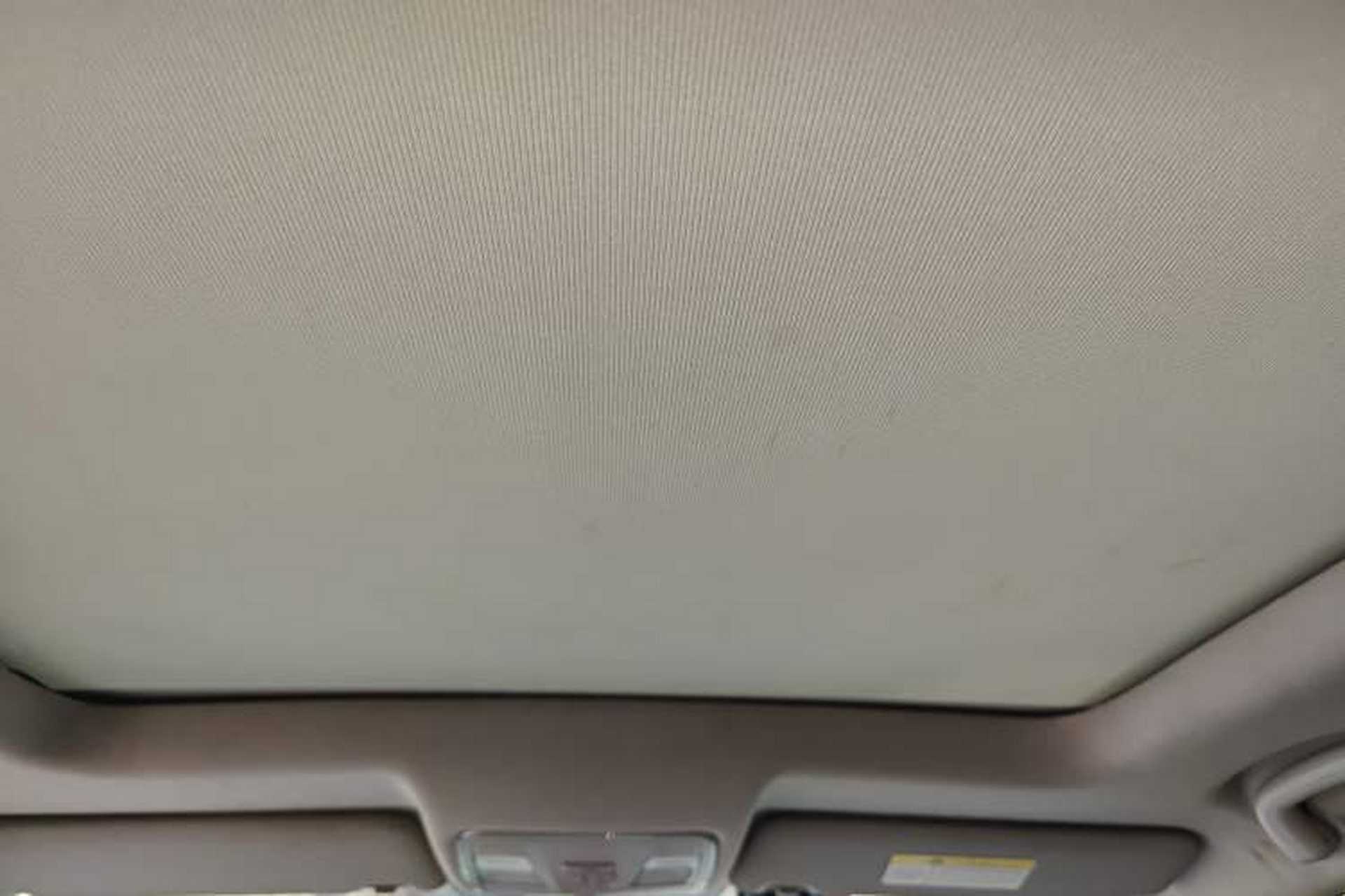 Used CHANGAN CS75 2017 Shangkui Edition 1.5T Automatic Fengxiang Model Headliner