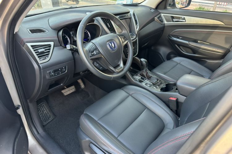 Used CHANGAN CS75 2017 Shangkui Edition 1.5T Automatic Fengyue Model Interior 3