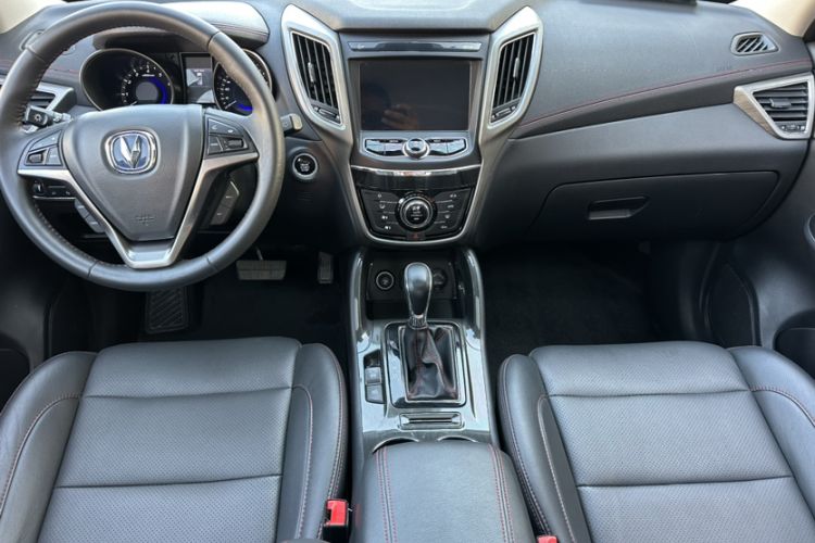 Used CHANGAN CS75 2017 Shangkui Edition 1.5T Automatic Fengyue Model Interior 4