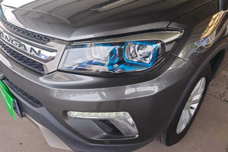 Used CHANGAN CS75 2017 Shangkui Edition 1.5T Automatic Fengxiang Model Left Front Headlight