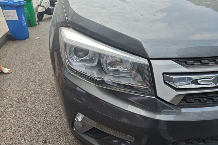 Used CHANGAN CS75 2017 Shangkui Edition 1.5T Automatic Sharp Model Right Front Headlight