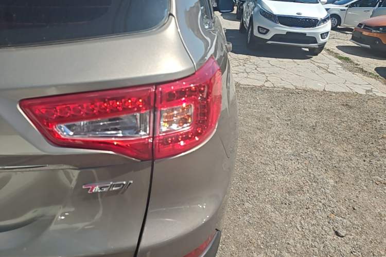 Used CHANGAN CS75 2017 Shangku Edition 1.5T Manual ZhiXiang Model Right Rear Taillight