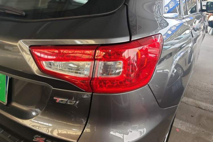 Used CHANGAN CS75 2017 Shangkui Edition 1.5T Automatic Fengxiang Model Right Rear Taillight