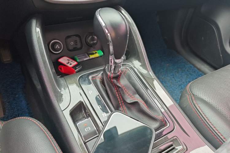 Used CHANGAN CS75 2017 Shangkui Edition 1.5T Automatic Fengxiang Model Gear Lever