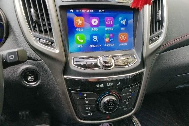 Used CHANGAN CS75 2017 Shangkui Edition 1.5T Manual Fengxiang Model Audio And AC Panel