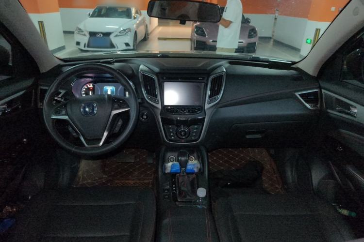 Used CHANGAN CS75 2017 Shangkui Edition 1.5T Automatic Fengxiang Model Center Console
