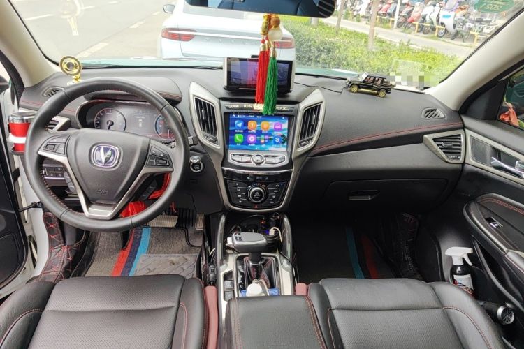 Used CHANGAN CS75 2017 Shangkui Edition 1.5T Automatic Fengxiang Model Center Console