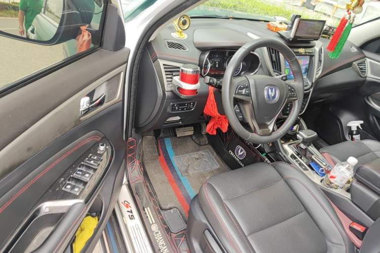 Used CHANGAN CS75 2017 Shangkui Edition 1.5T Automatic Fengxiang Model Driver Seat