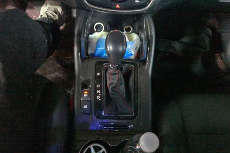 Used CHANGAN CS75 2017 Shangkui Edition 1.5T Automatic Fengxiang Model Gear Lever