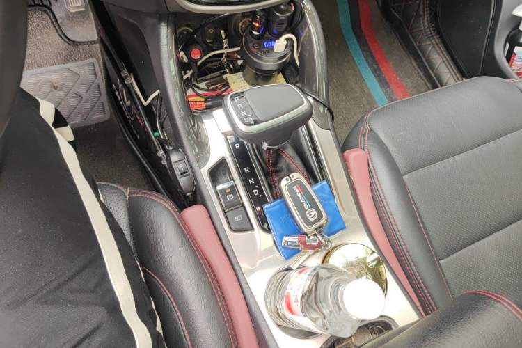 Used CHANGAN CS75 2017 Shangkui Edition 1.5T Automatic Fengxiang Model Gear Lever