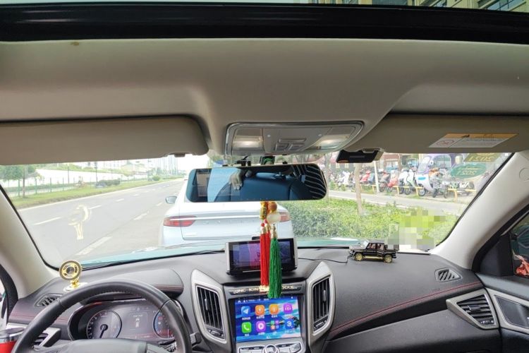 Used CHANGAN CS75 2017 Shangkui Edition 1.5T Automatic Fengxiang Model Headliner