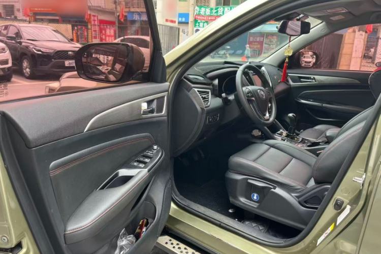 Used CHANGAN CS75 2017 Shangkui Edition 1.5T Manual Fengxiang Model Interior 2