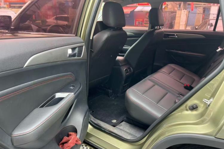 Used CHANGAN CS75 2017 Shangkui Edition 1.5T Manual Fengxiang Model Interior 3
