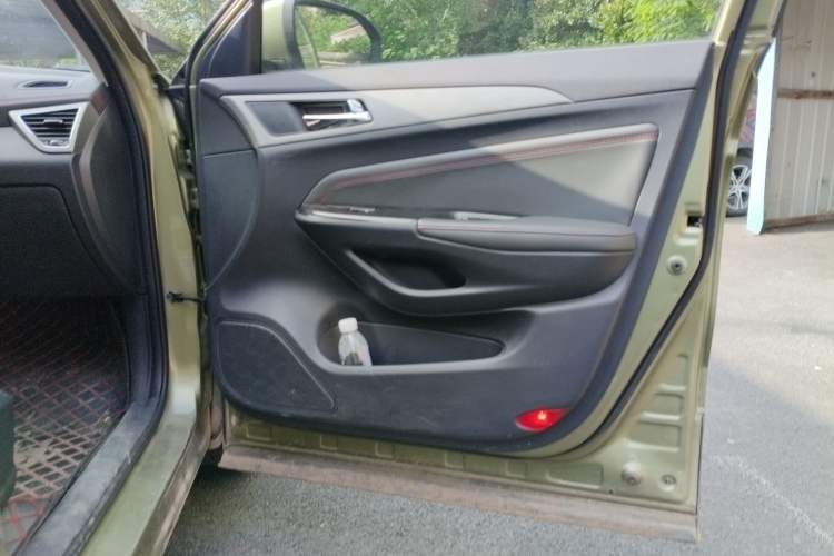 Used CHANGAN CS75 2017 Shangkui Edition 1.5T Manual Fengxiang Model Right Front Door Interior