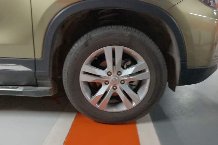 Used CHANGAN CS75 2017 Shangkui Edition 1.5T Automatic Fengxiang Model Right Front Wheel Hub