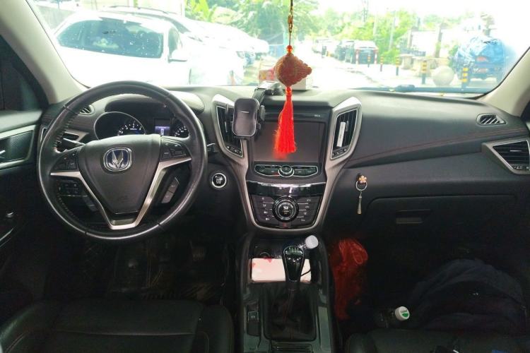 Used CHANGAN CS75 2017 Shangku Edition 1.5T Manual ZhiXiang Model Center Console