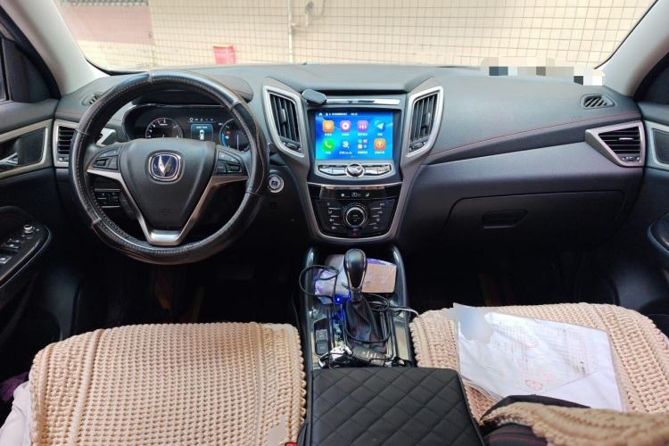 Used CHANGAN CS75 2017 Shangkui Edition 1.5T Automatic Fengxiang Model Center Console