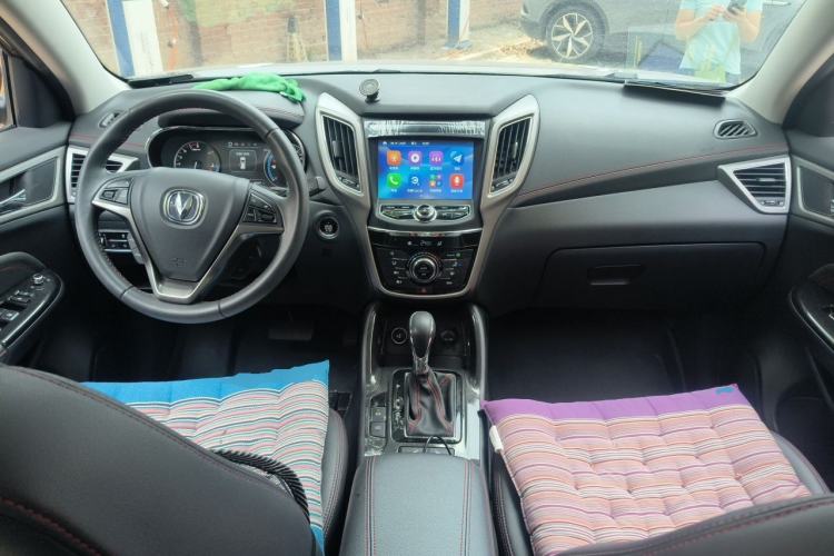 Used CHANGAN CS75 2017 Shangkui Edition 1.5T Automatic Sharp Model Center Console