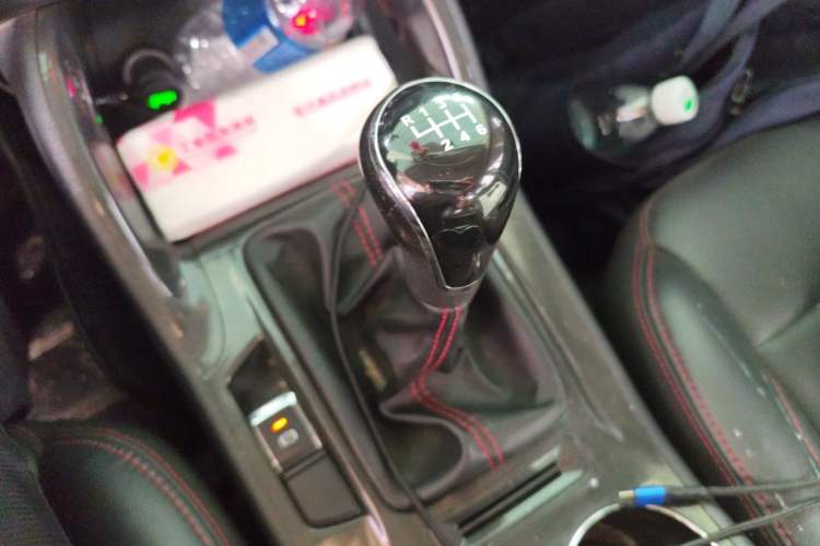 Used CHANGAN CS75 2017 Shangku Edition 1.5T Manual ZhiXiang Model Gear Lever