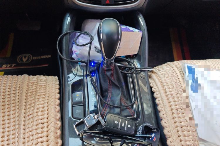 Used CHANGAN CS75 2017 Shangkui Edition 1.5T Automatic Fengxiang Model Gear Lever