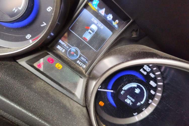 Used CHANGAN CS75 2017 Shangku Edition 1.5T Manual ZhiXiang Model Odometer Close Up