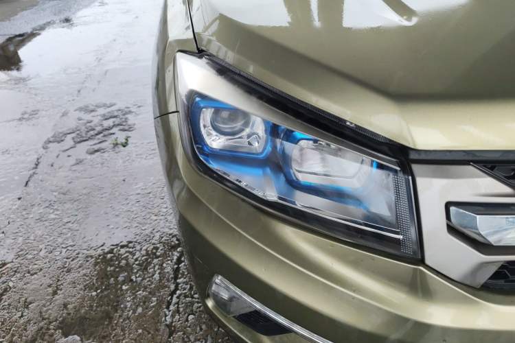 Used CHANGAN CS75 2017 Shangku Edition 1.5T Manual ZhiXiang Model Right Front Headlight