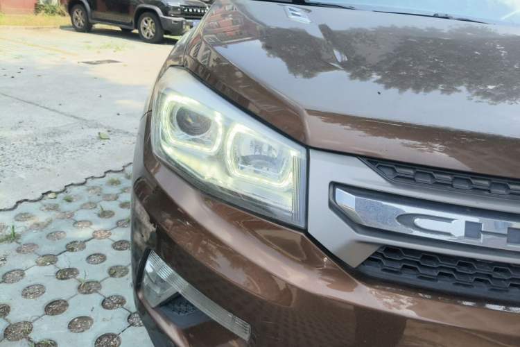 Used CHANGAN CS75 2017 Shangkui Edition 1.5T Automatic Sharp Model Right Front Headlight