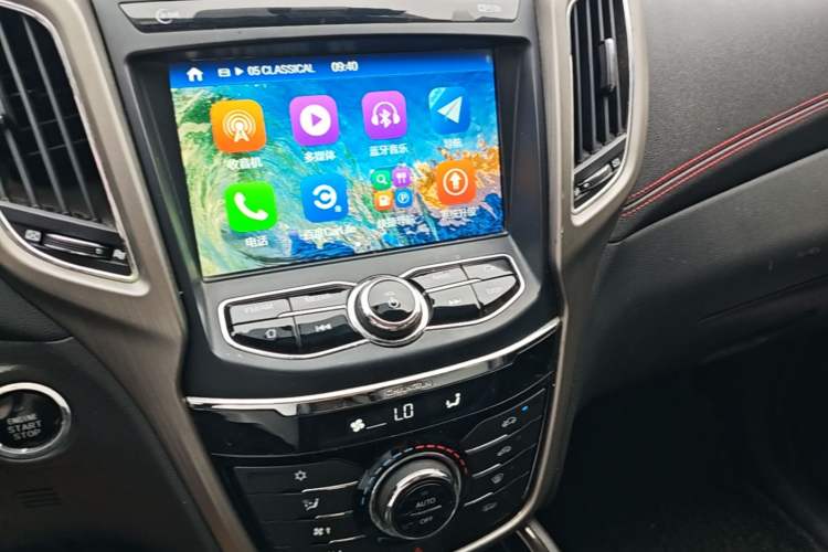 Used CHANGAN CS75 2017 Shangkui Edition 1.5T Automatic Fengxiang Model Audio And AC Panel