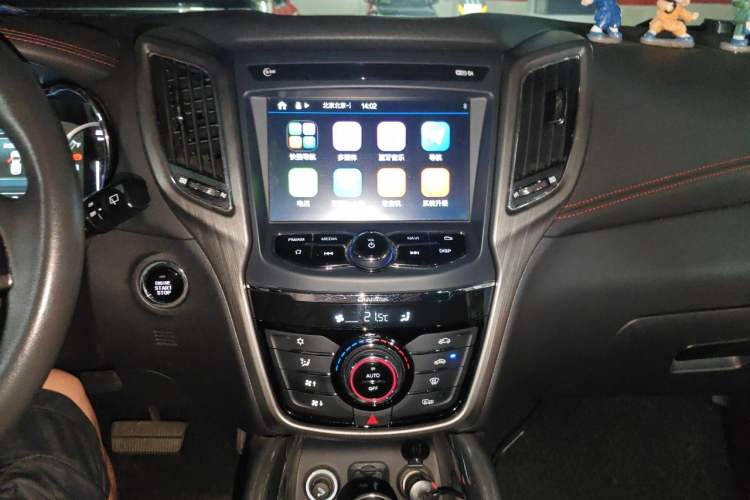 Used CHANGAN CS75 2017 Shangkui Edition 1.5T Automatic Fengxiang Model Audio And AC Panel
