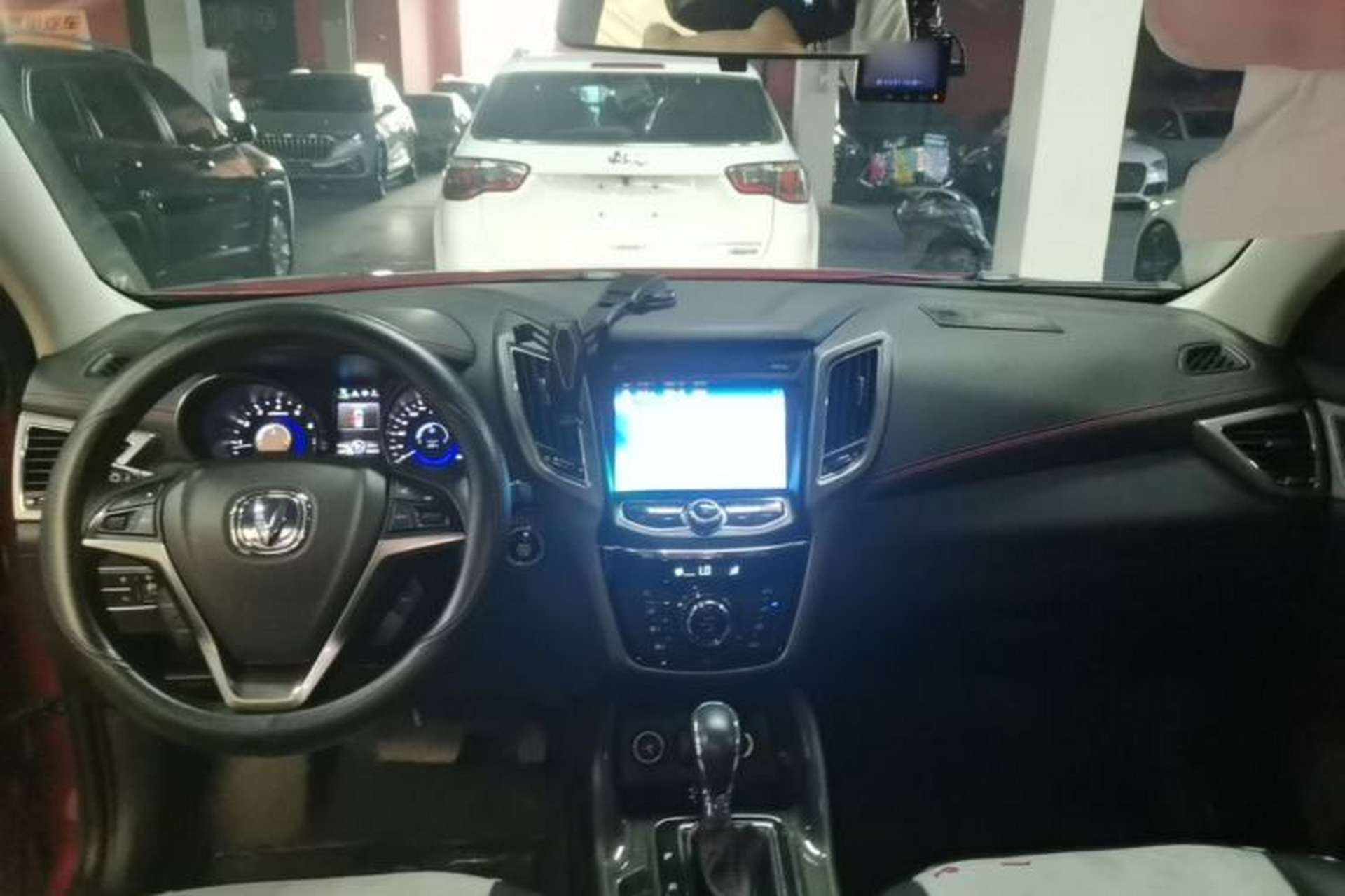 Used CHANGAN CS75 2017 Shangkui Edition 1.5T Automatic Fengyue Model Center Console