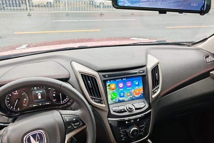 Used CHANGAN CS75 2017 Shangkui Edition 1.5T Automatic Fengxiang Model Center Console