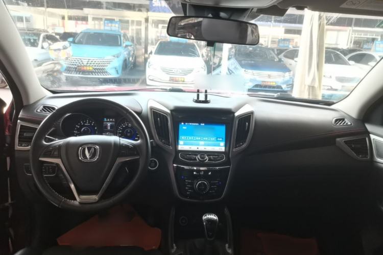 Used CHANGAN CS75 2017 Shangkui Edition 1.5T Manual Fengxiang Model Center Console