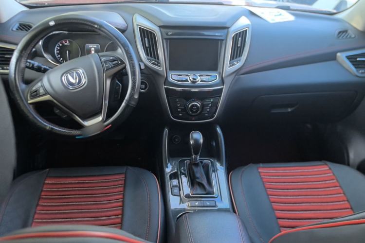 Used CHANGAN CS75 2017 Shangkui Edition 1.5T Automatic Sharp Model Center Console
