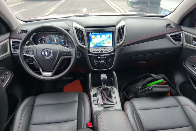 Used CHANGAN CS75 2017 Shangkui Edition 1.5T Automatic Fengxiang Model Center Console