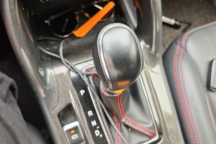 Used CHANGAN CS75 2017 Shangkui Edition 1.5T Automatic Fengxiang Model Gear Lever