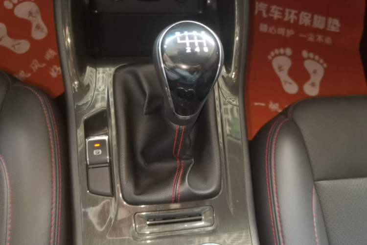 Used CHANGAN CS75 2017 Shangkui Edition 1.5T Manual Fengxiang Model Gear Lever