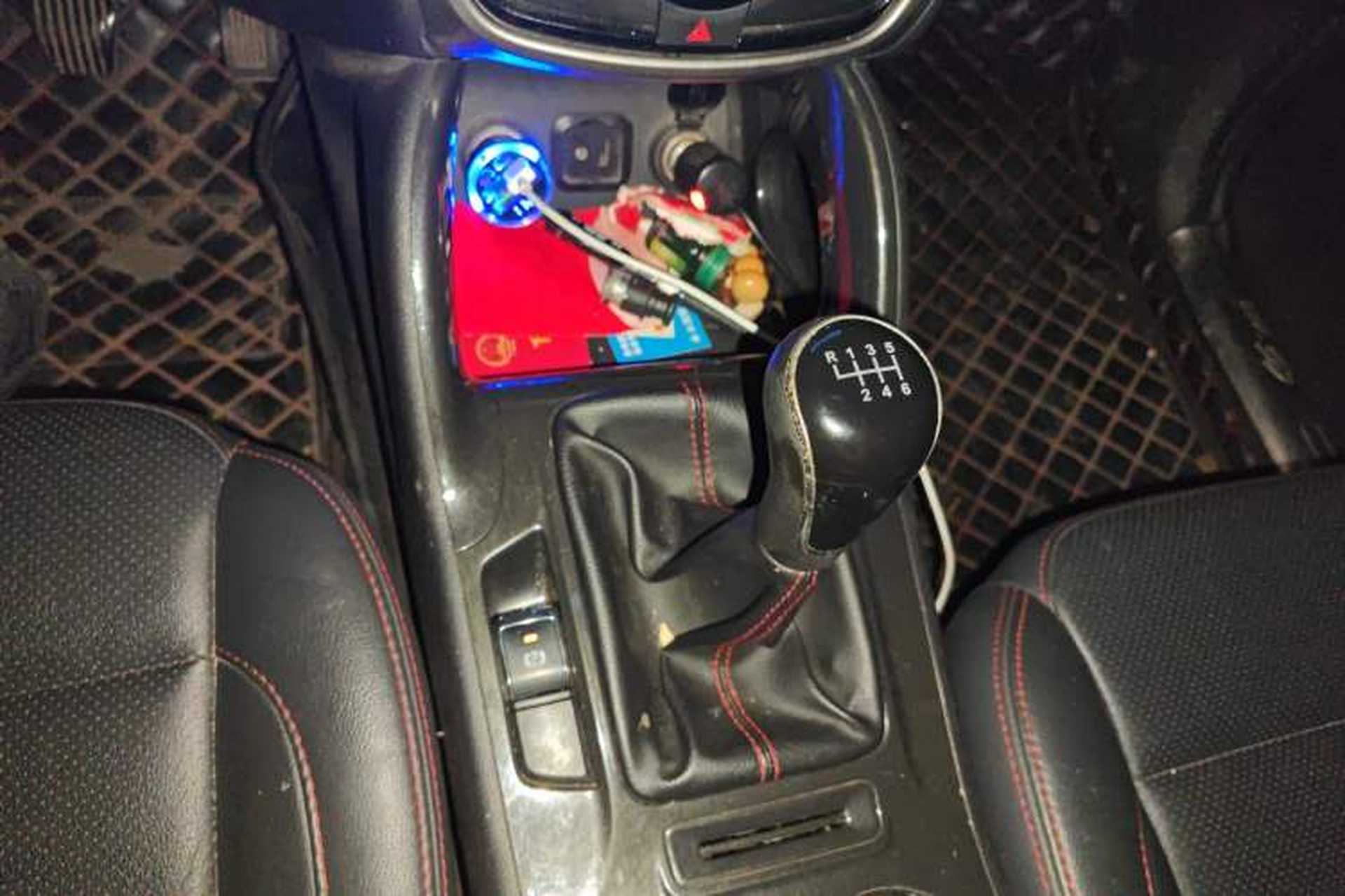 Used CHANGAN CS75 2017 Shangkui Edition 1.5T Manual Fengxiang Model Gear Lever