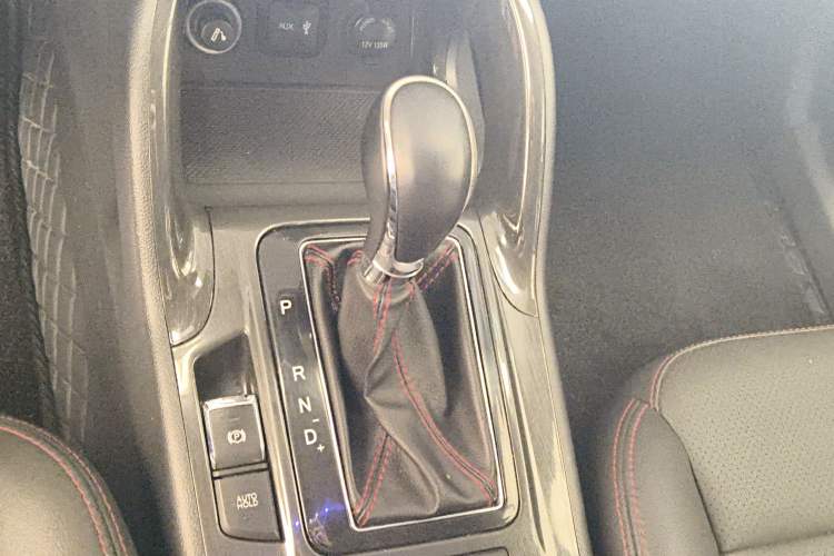 Used CHANGAN CS75 2017 Shangkui Edition 1.5T Automatic Sharp Model Gear Lever