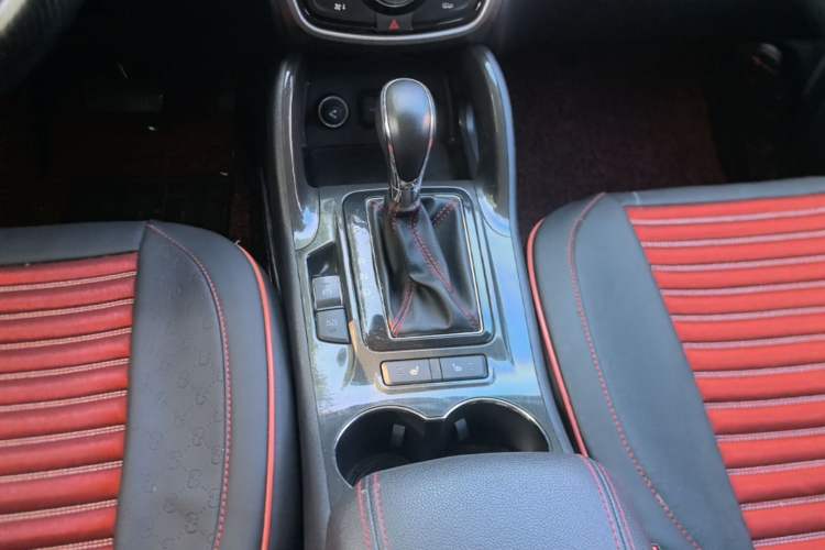 Used CHANGAN CS75 2017 Shangkui Edition 1.5T Automatic Sharp Model Gear Lever