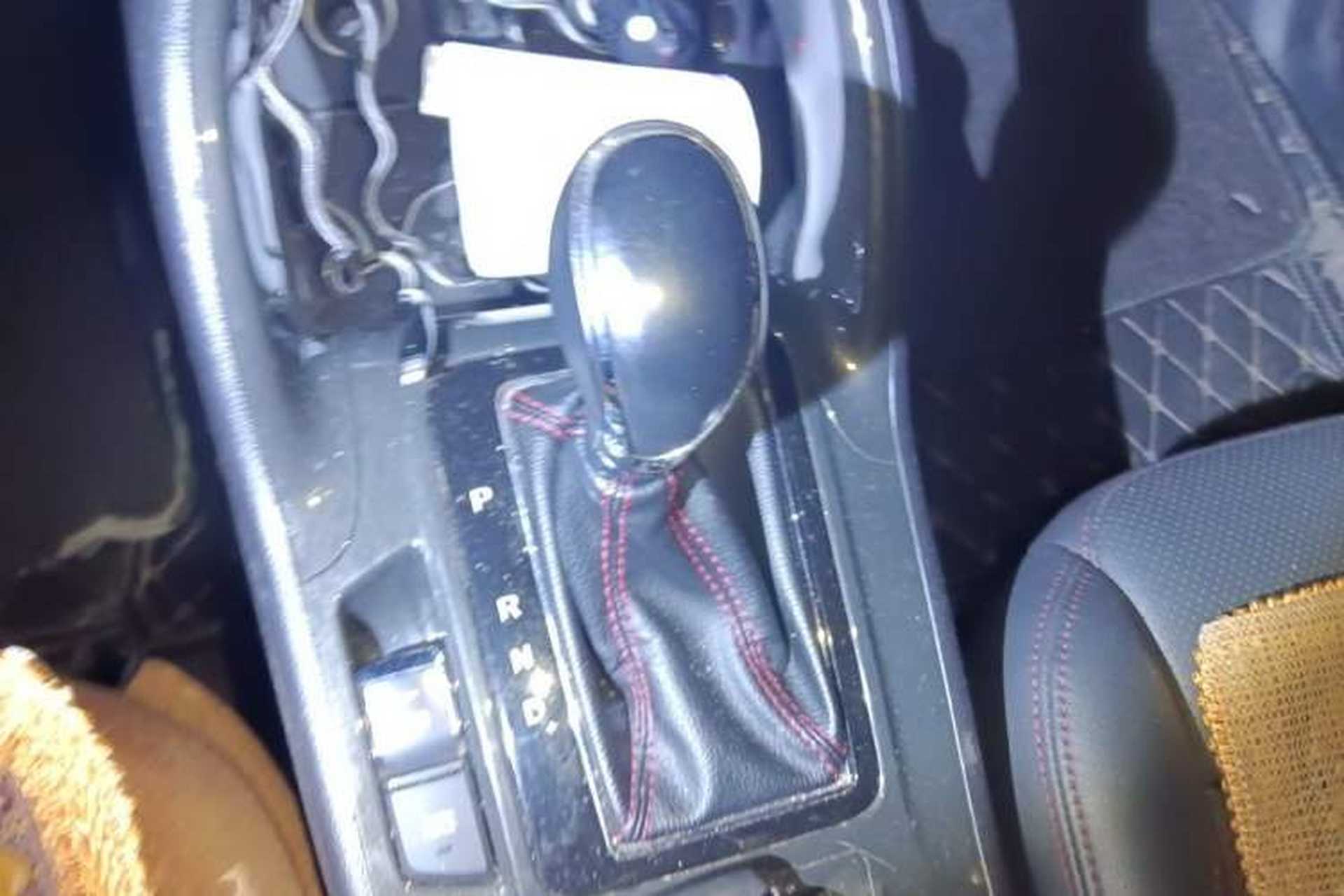 Used CHANGAN CS75 2017 Shangkui Edition 1.5T Automatic Fengyue Model Gear Lever